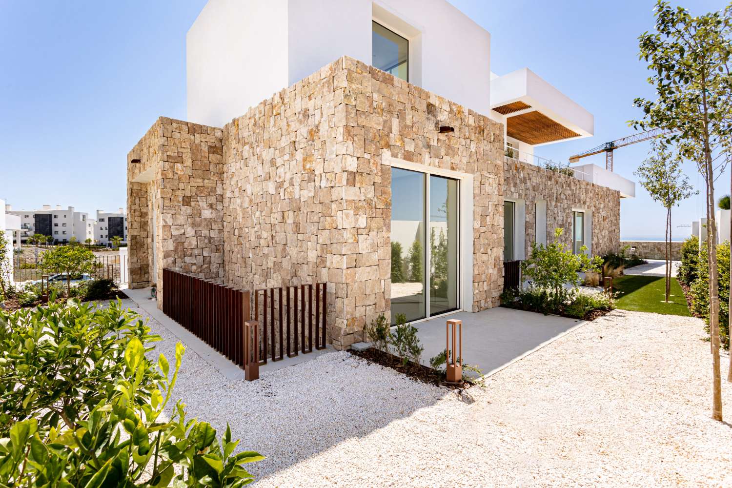 Impressive new construction villas in the Higuerón area!