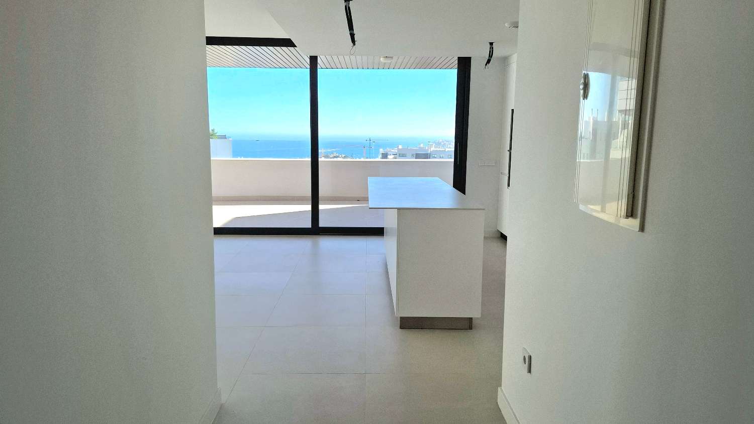 Spectacular apartment in Higuerón West with sea views!