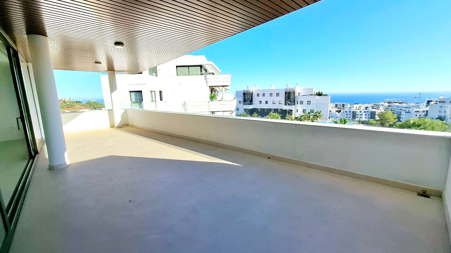 Spectacular apartment in Higuerón West with sea views!