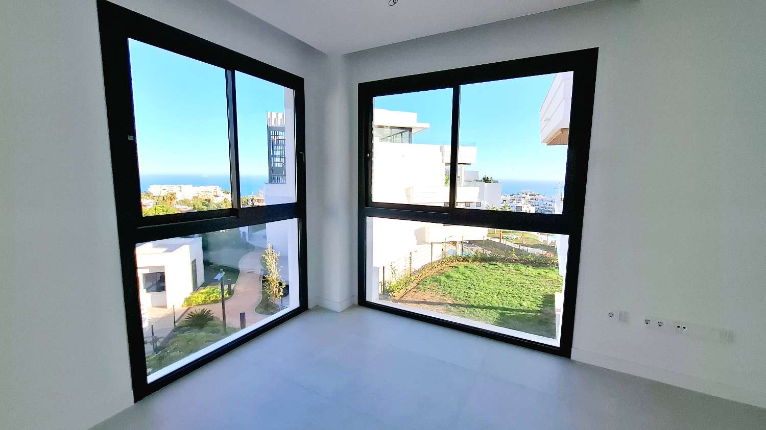 Spectacular apartment in Higuerón West with sea views!