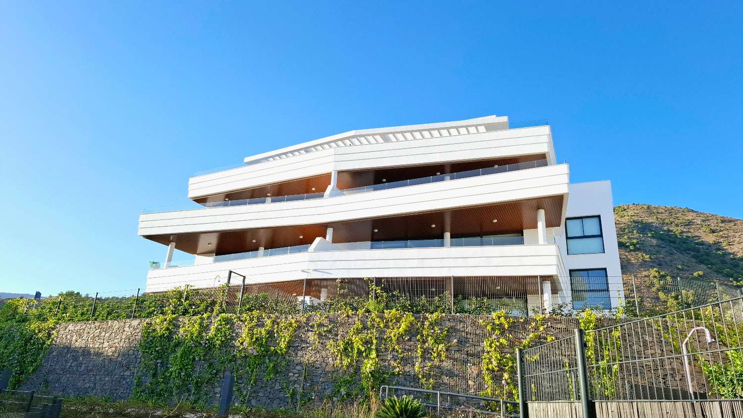 Spectacular apartment in Higuerón West with sea views!