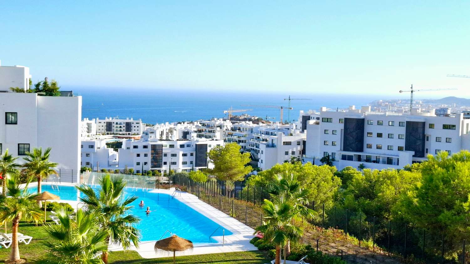 Spectacular apartment in Higuerón West with sea views!