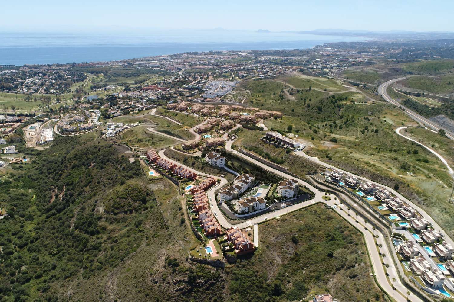 Nueva promoción de apartamentos con vistas al mar en Benahavís!