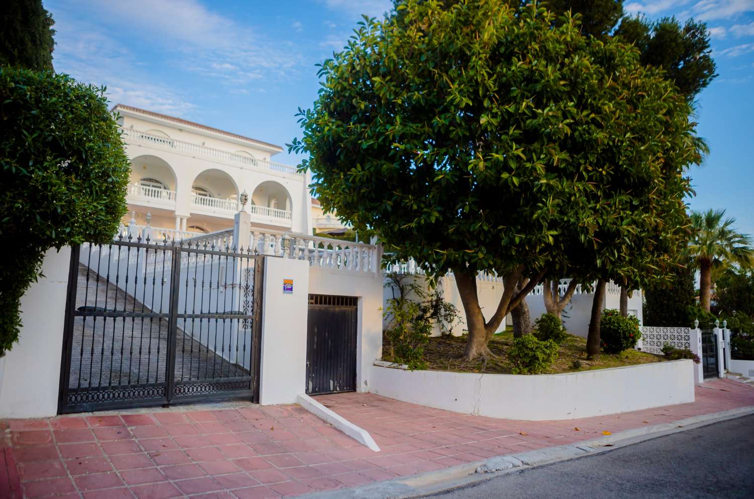 Espectacular villa con vistas al mar en Torrequebrada!