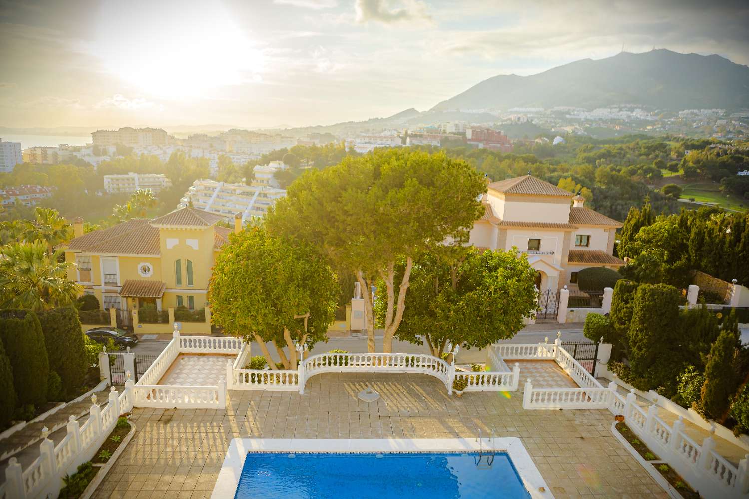 Espectacular villa con vistas al mar en Torrequebrada!