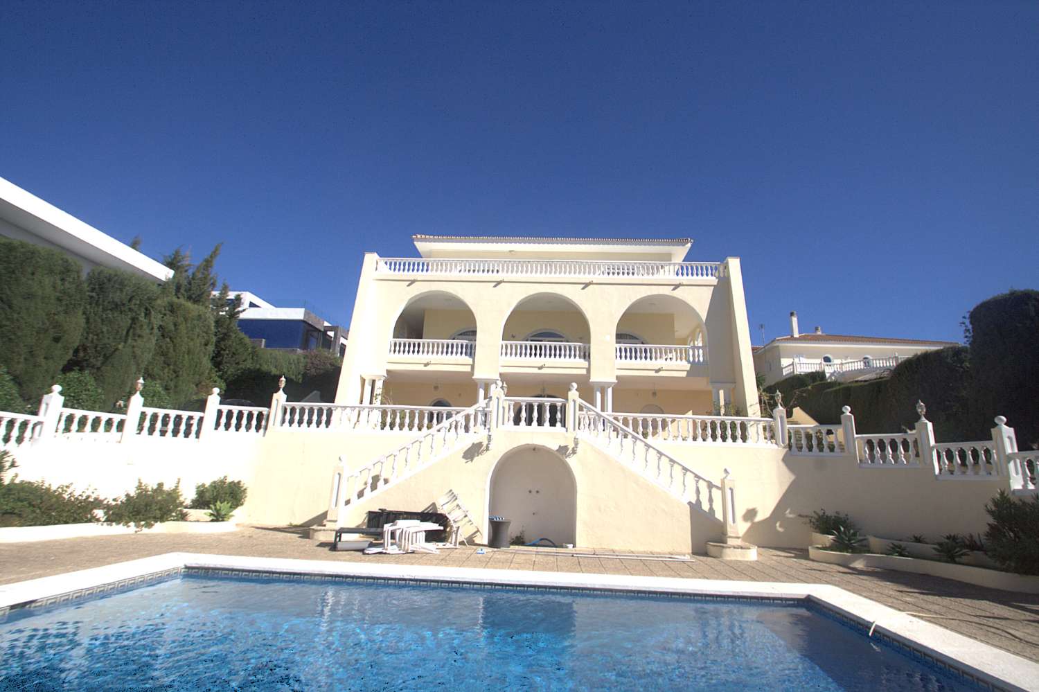 Espectacular villa con vistas al mar en Torrequebrada!